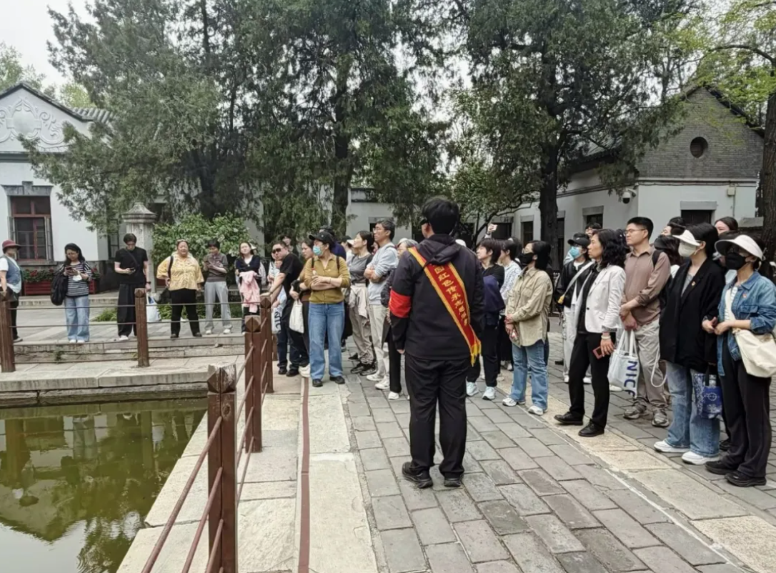 党群共建春启新篇 五四精神薪火相传——壹号娱乐香山主题登山活动圆满开展
