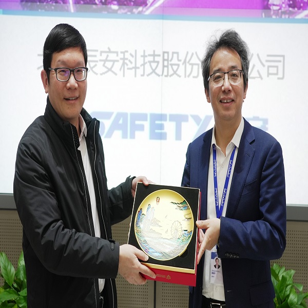 深圳市宝安区领导一行考察调研壹号娱乐