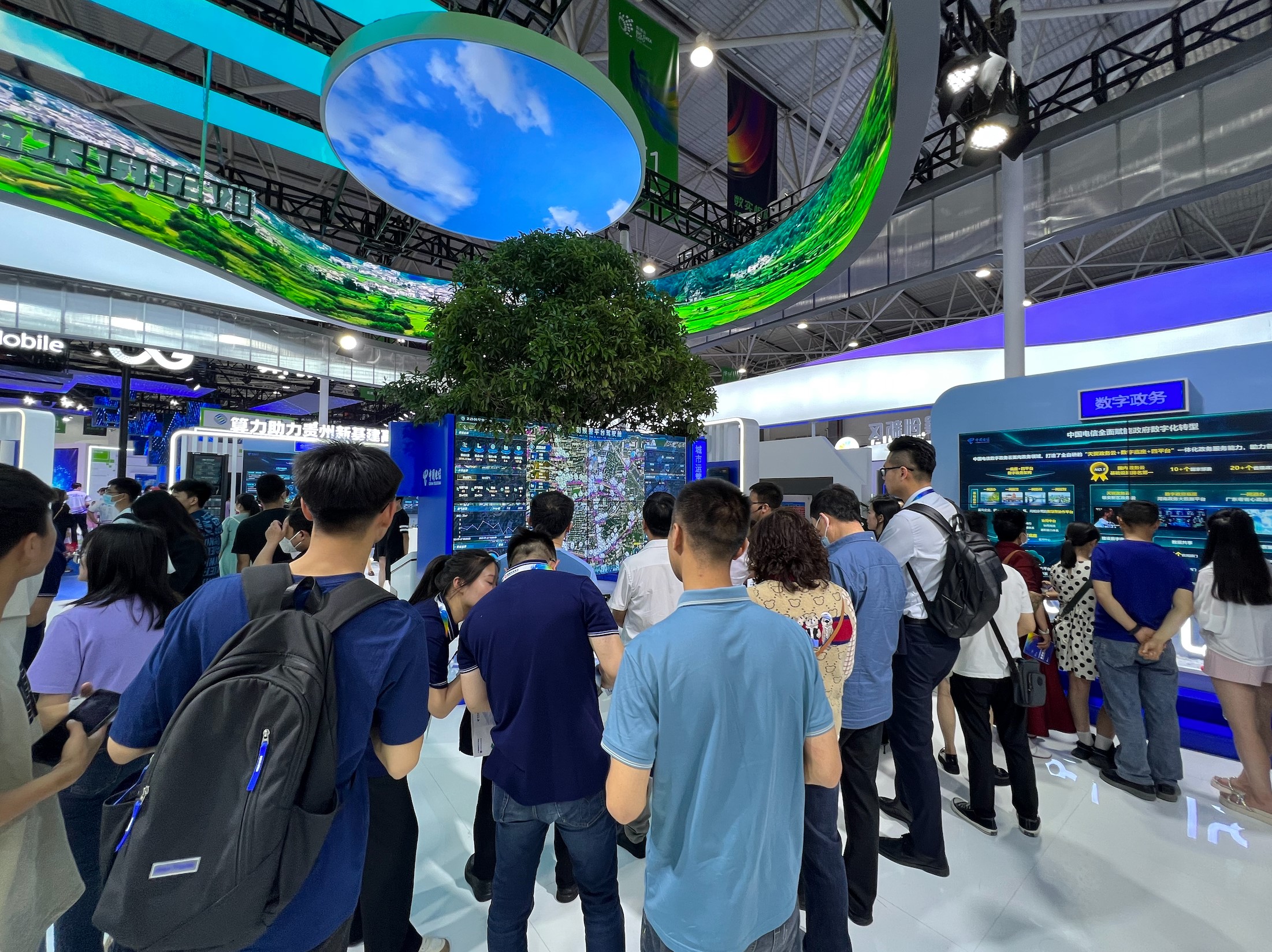 壹号娱乐携手中国电信 创新技术产品闪亮2023“数博会”